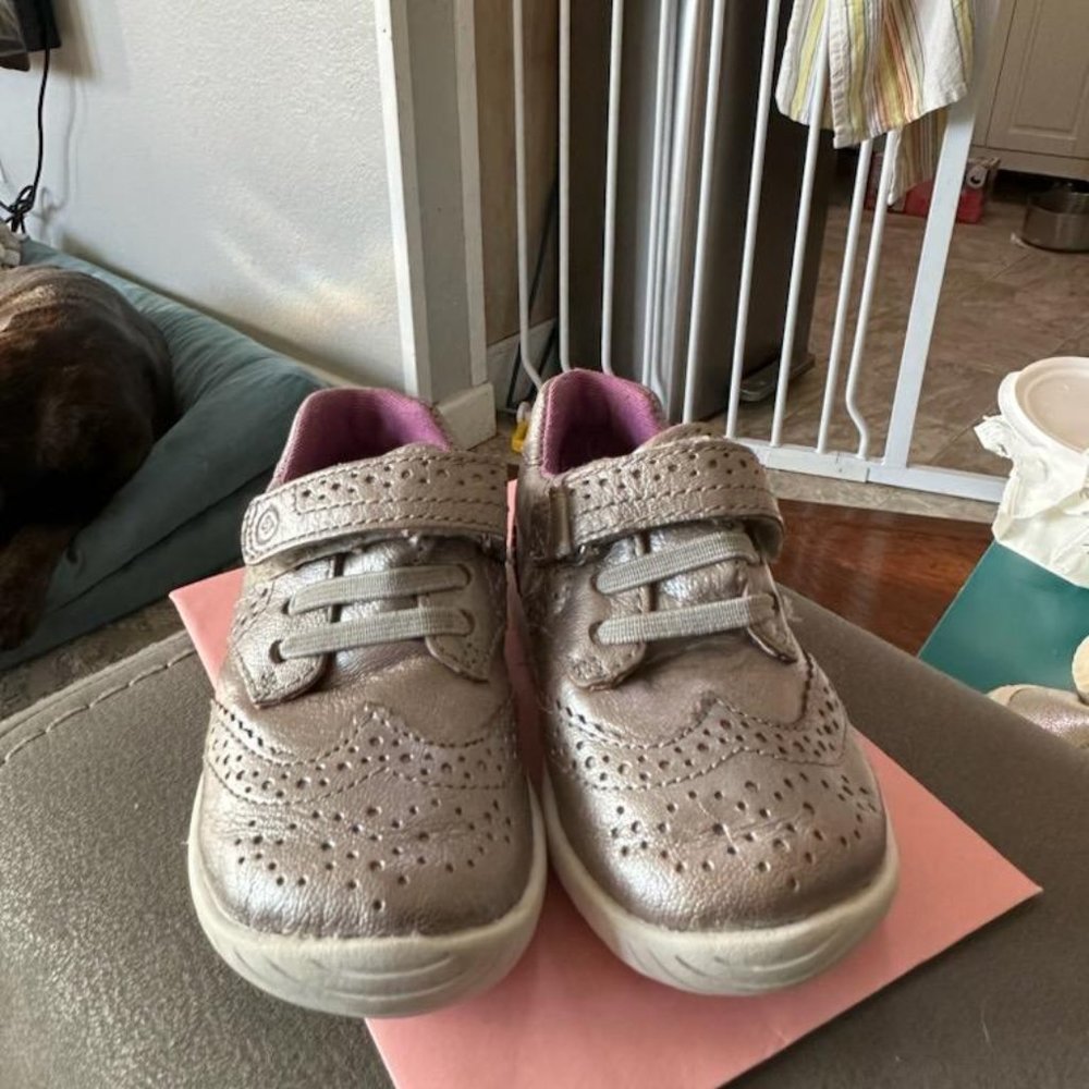 Stride Rite size 4 toddlers shoes